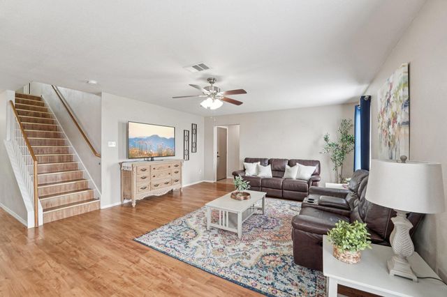 130 Killian LOOP, Hutto, TX 78634