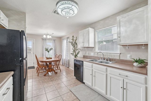 130 Killian LOOP, Hutto, TX 78634