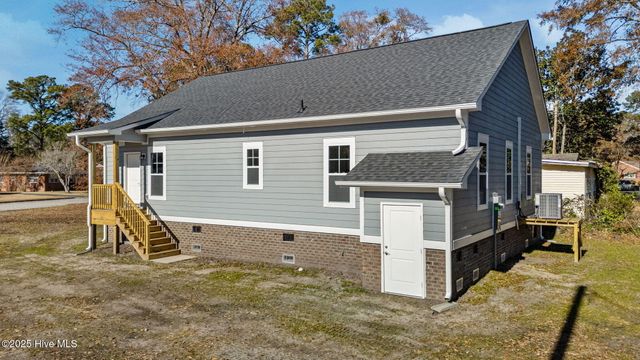 700 N Grace Avenue, New Bern, NC 28562