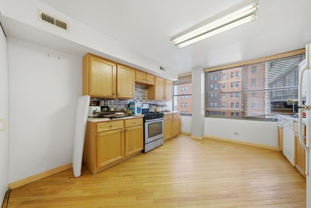 6701 S Crandon Avenue 8C, Chicago, IL 60649
