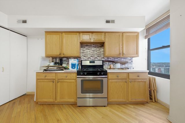 6701 S Crandon Avenue 8C, Chicago, IL 60649