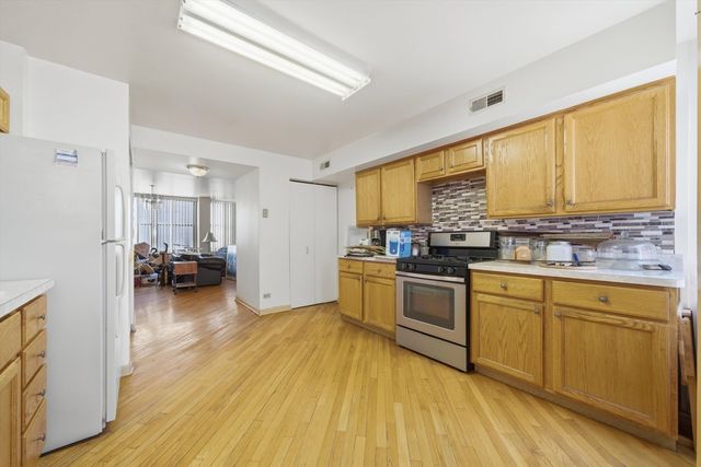 6701 S Crandon Avenue 8C, Chicago, IL 60649