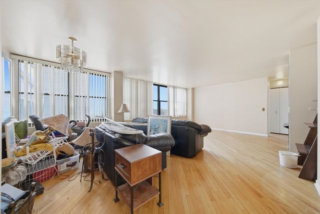 6701 S Crandon Avenue 8C, Chicago, IL 60649