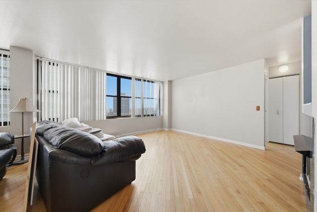 6701 S Crandon Avenue 8C, Chicago, IL 60649