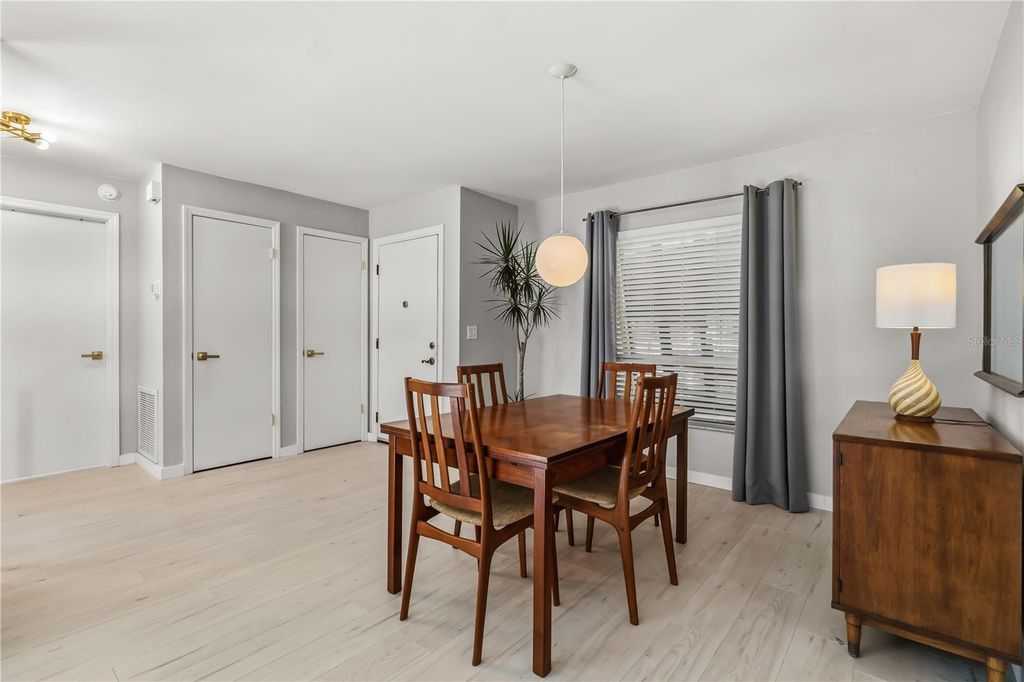 Image 11 of property listing at 4938 SAMOA CIRCLE 6, Orlando, FL 32808