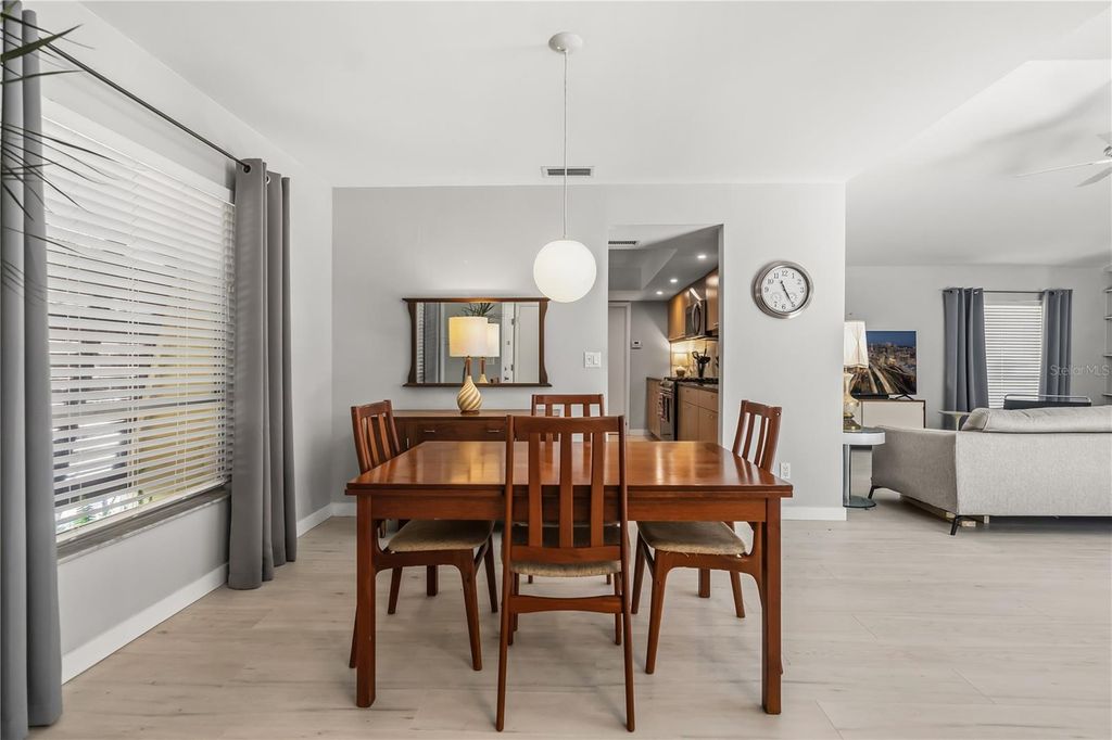 Image 12 of property listing at 4938 SAMOA CIRCLE 6, Orlando, FL 32808