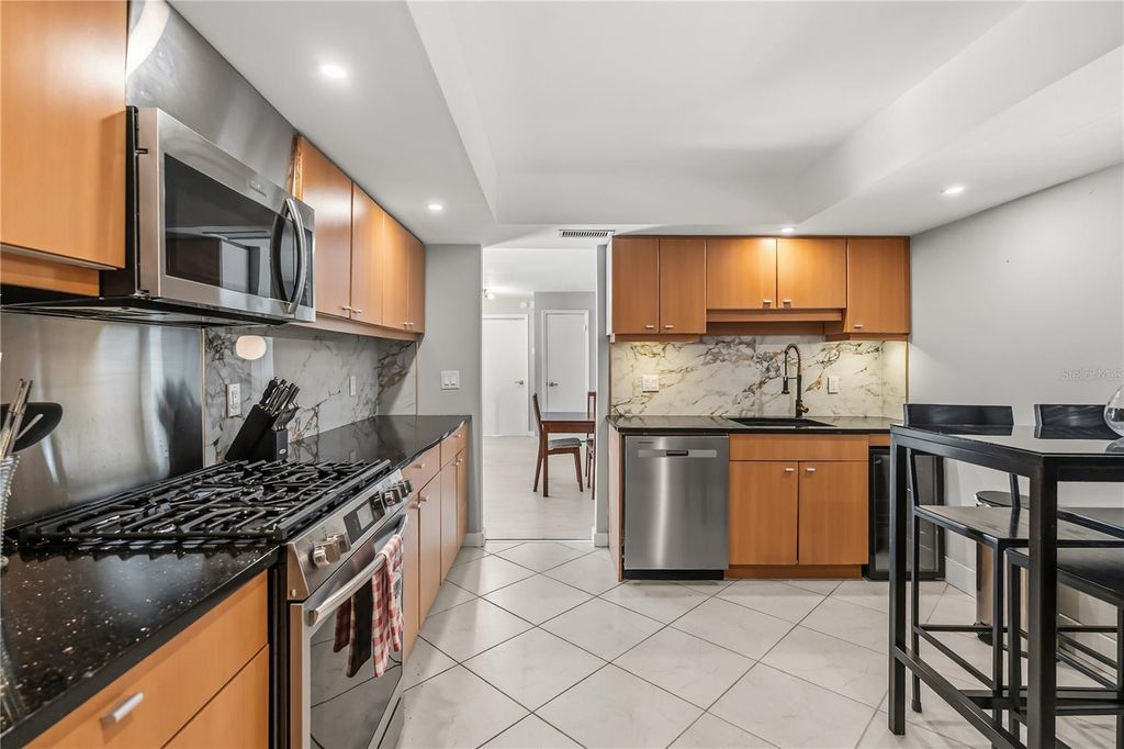 Image 14 of property listing at 4938 SAMOA CIRCLE 6, Orlando, FL 32808