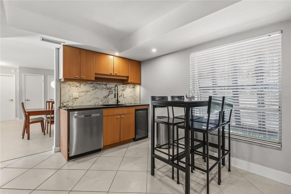 Image 15 of property listing at 4938 SAMOA CIRCLE 6, Orlando, FL 32808