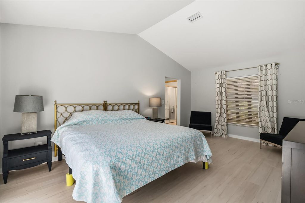 Image 19 of property listing at 4938 SAMOA CIRCLE 6, Orlando, FL 32808