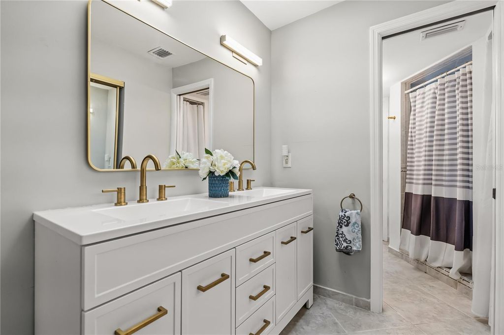 Image 21 of property listing at 4938 SAMOA CIRCLE 6, Orlando, FL 32808