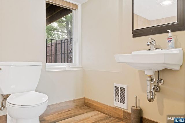 121 Pine Avenue, New Milford, NJ 07646