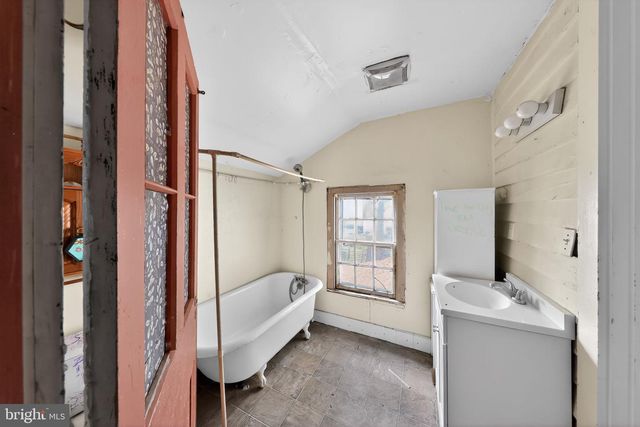 14 E SEWELL ST, Felton, DE 19943