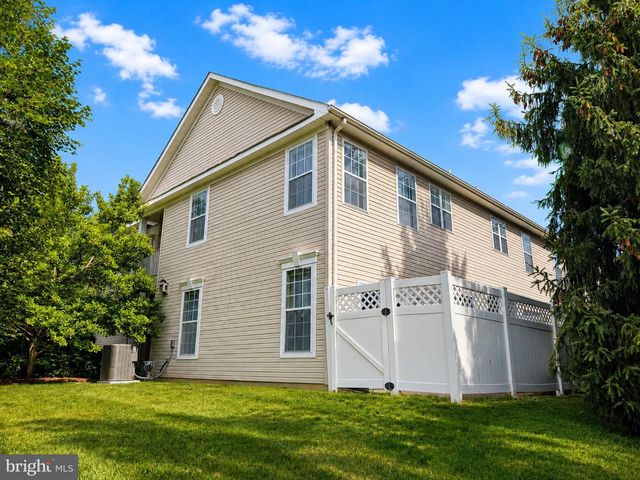 11 MILLER CIR, Pennington, NJ 08534