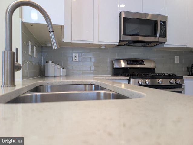 11 MILLER CIR, Pennington, NJ 08534
