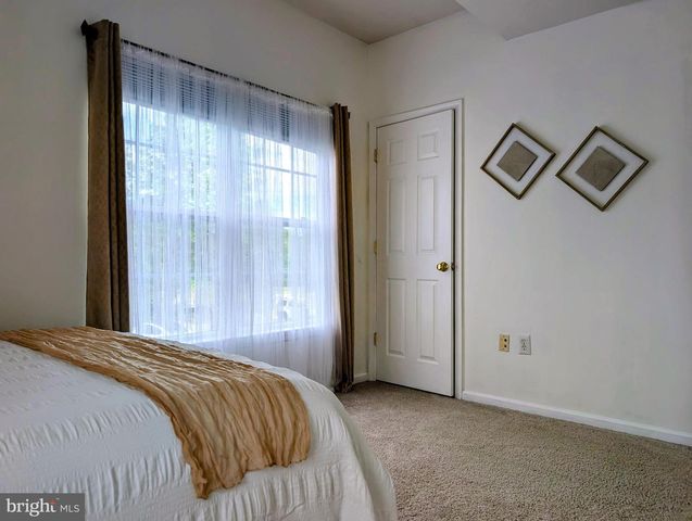 11 MILLER CIR, Pennington, NJ 08534