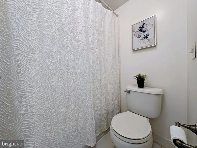 11 MILLER CIR, Pennington, NJ 08534