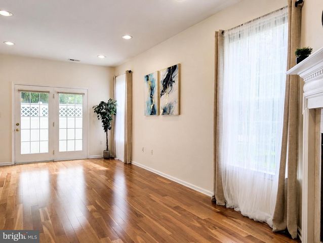11 MILLER CIR, Pennington, NJ 08534