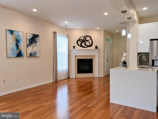 11 MILLER CIR, Pennington, NJ 08534