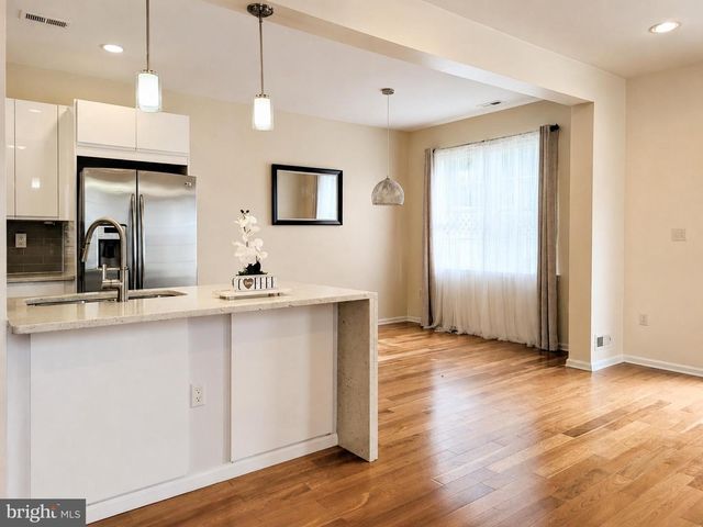 11 MILLER CIR, Pennington, NJ 08534