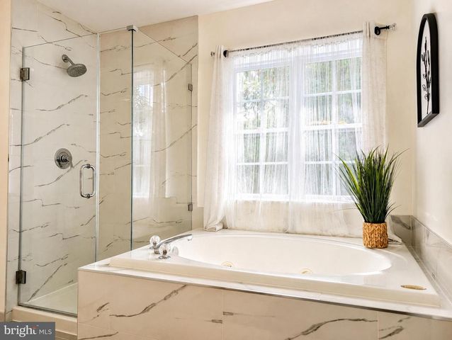 11 MILLER CIR, Pennington, NJ 08534