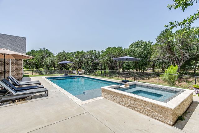 1024 Sky Road, Weatherford, TX 76087