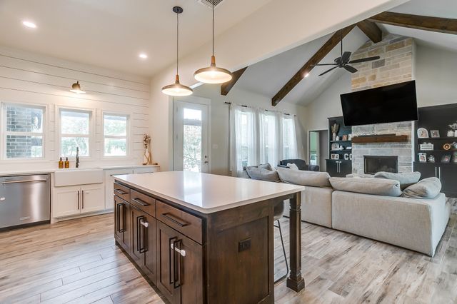1024 Sky Road, Weatherford, TX 76087