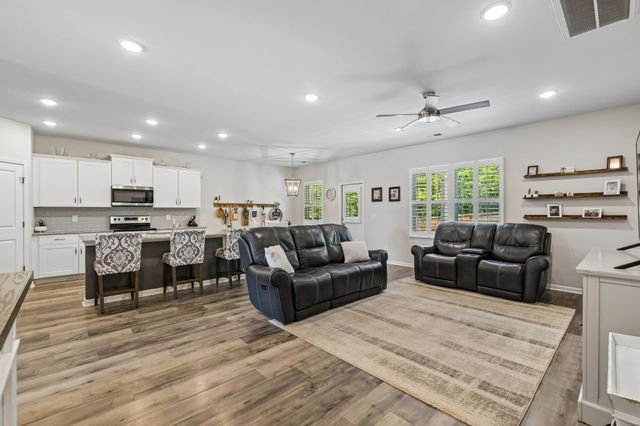 2106 Houston Bnd, Lebanon, TN 37087