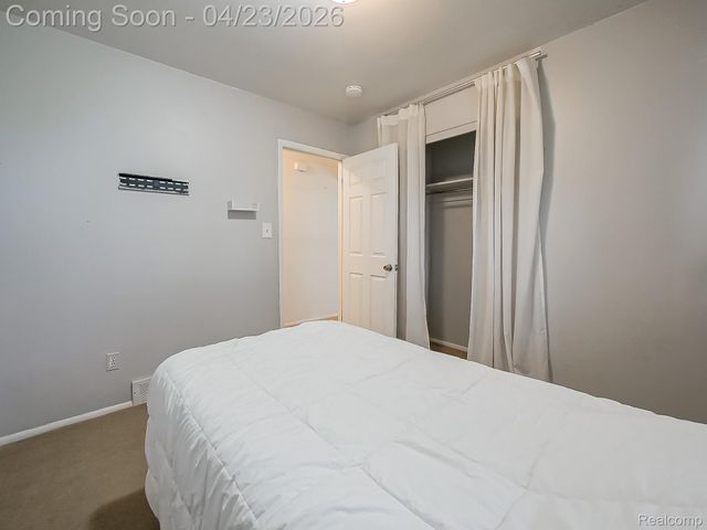 26177 Cunningham Drive, Warren, MI 48091