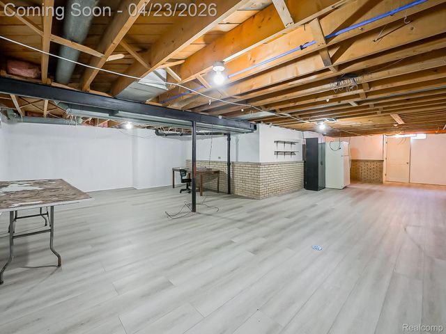 26177 Cunningham Drive, Warren, MI 48091