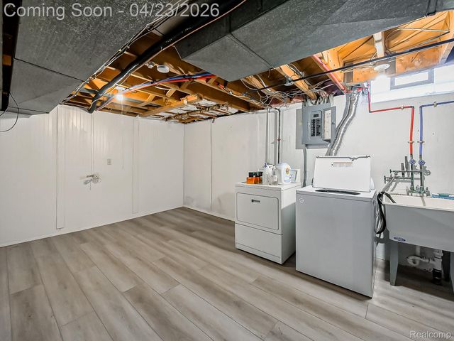 26177 Cunningham Drive, Warren, MI 48091
