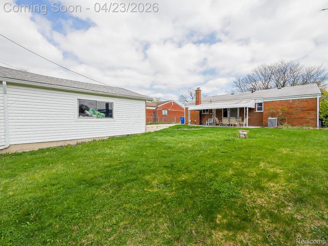 26177 Cunningham Drive, Warren, MI 48091