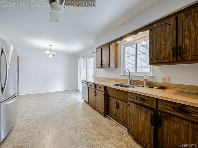 26177 Cunningham Drive, Warren, MI 48091