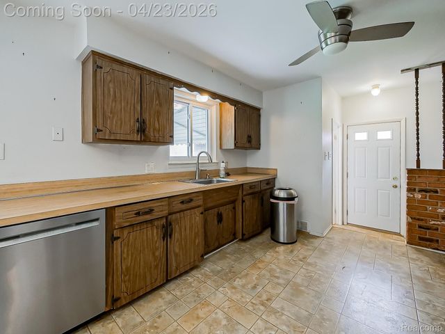 26177 Cunningham Drive, Warren, MI 48091