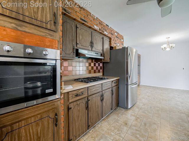 26177 Cunningham Drive, Warren, MI 48091