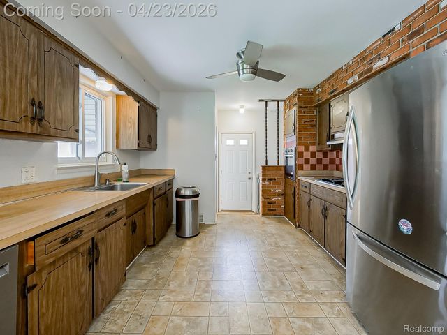 26177 Cunningham Drive, Warren, MI 48091