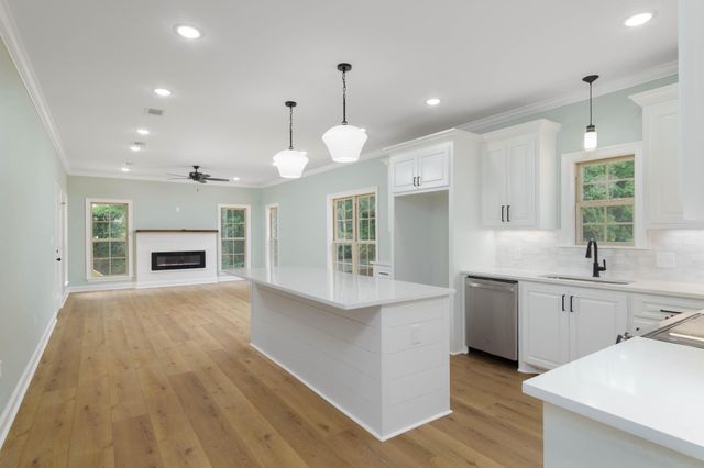 80 Riviera Dr., Hattiesburg, MS 39402