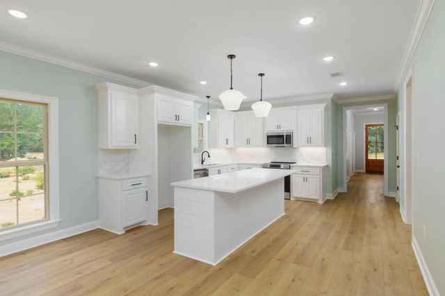 80 Riviera Dr., Hattiesburg, MS 39402
