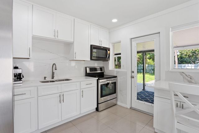 139 SW 21st Way, Fort Lauderdale, FL 33312