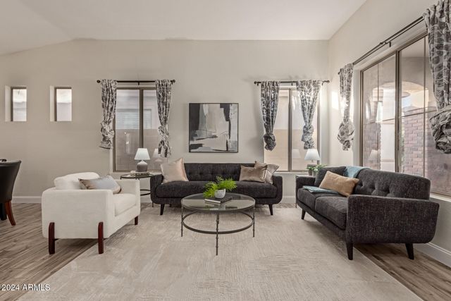 563 E KRISTA Way, Tempe, AZ 85284