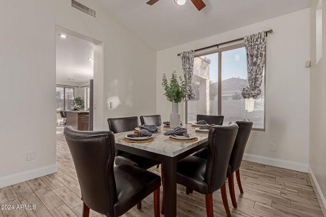 563 E KRISTA Way, Tempe, AZ 85284