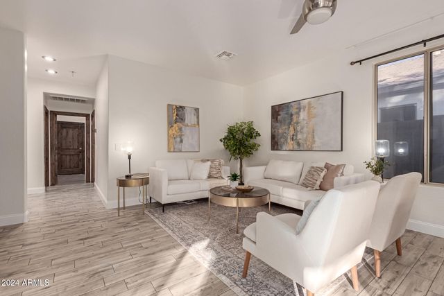 563 E KRISTA Way, Tempe, AZ 85284