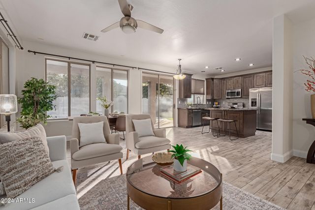 563 E KRISTA Way, Tempe, AZ 85284