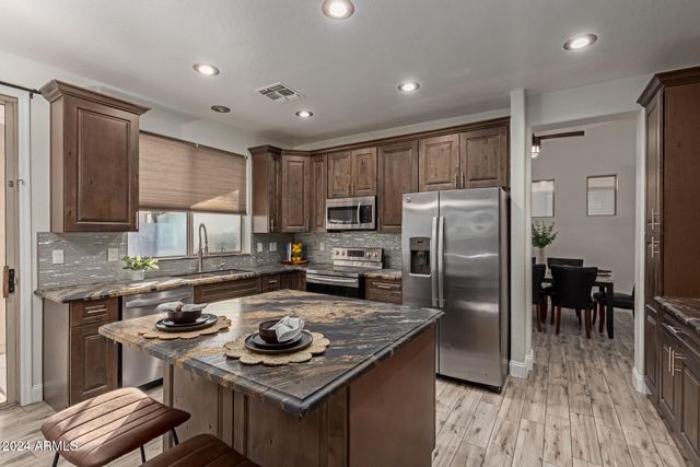 563 E KRISTA Way, Tempe, AZ 85284