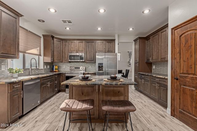 563 E KRISTA Way, Tempe, AZ 85284