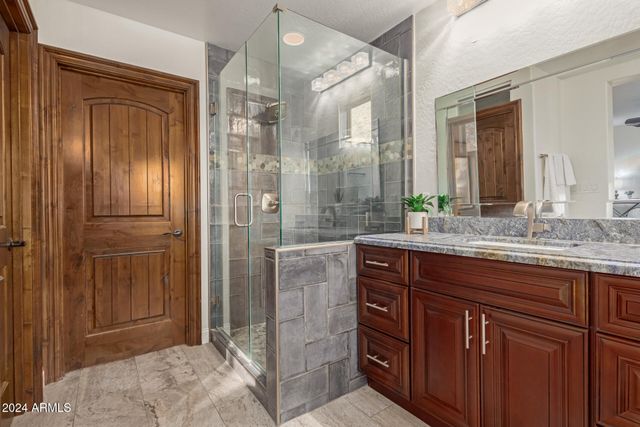 563 E KRISTA Way, Tempe, AZ 85284