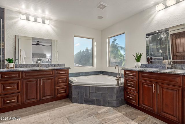 563 E KRISTA Way, Tempe, AZ 85284