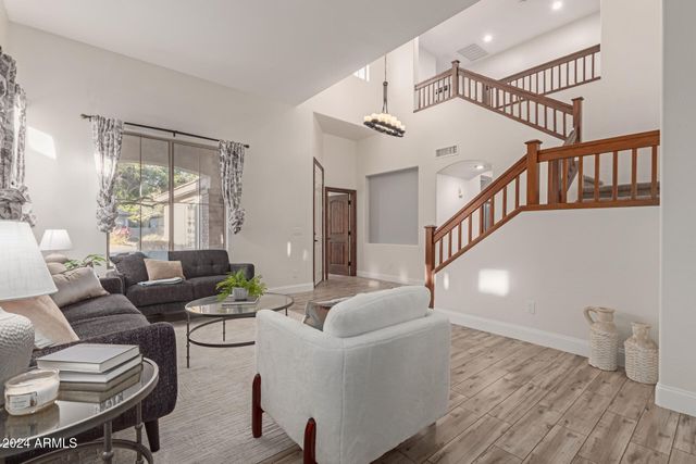 563 E KRISTA Way, Tempe, AZ 85284