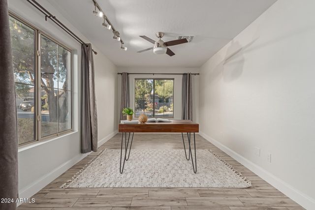 563 E KRISTA Way, Tempe, AZ 85284