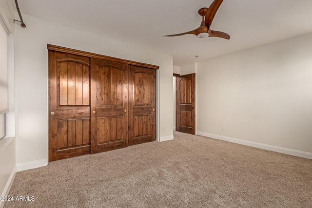 563 E KRISTA Way, Tempe, AZ 85284