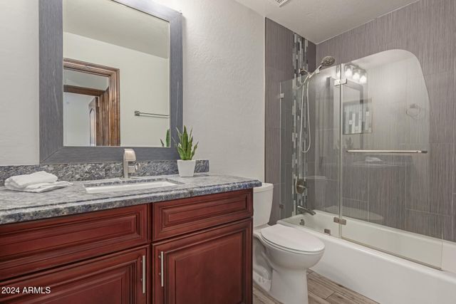 563 E KRISTA Way, Tempe, AZ 85284